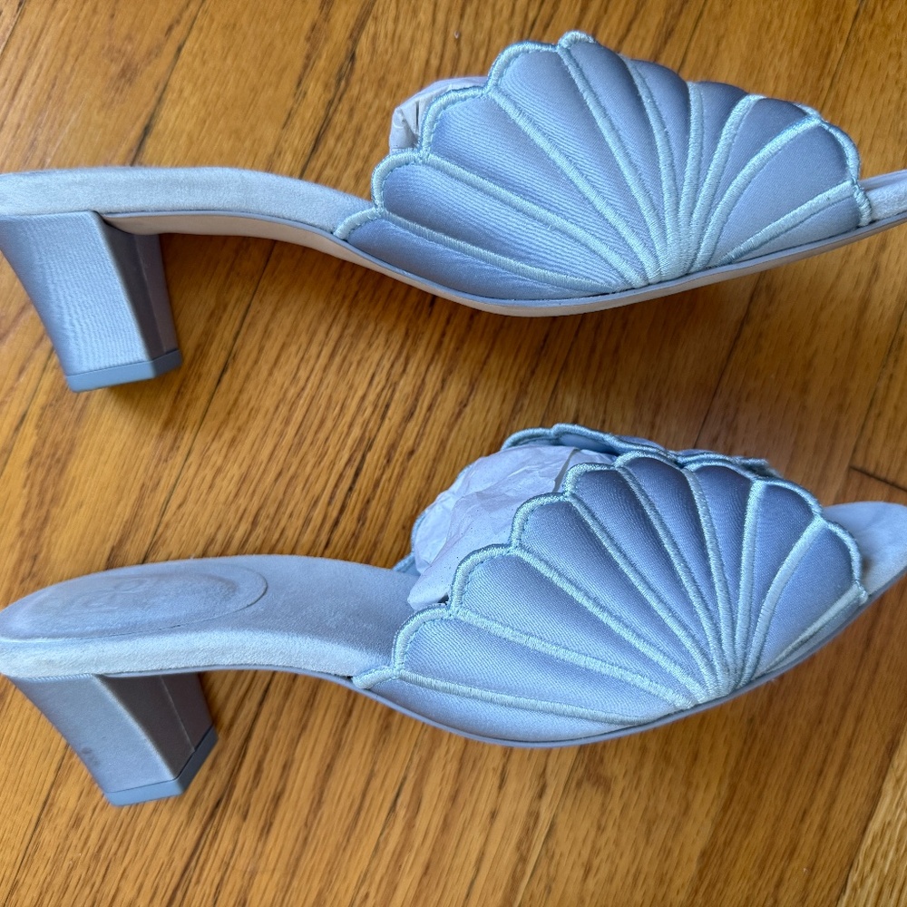 Reformation Waldena Mule Mist Satin Scallop Shell Size 9 LIKE NEW - Picture 2 of 10